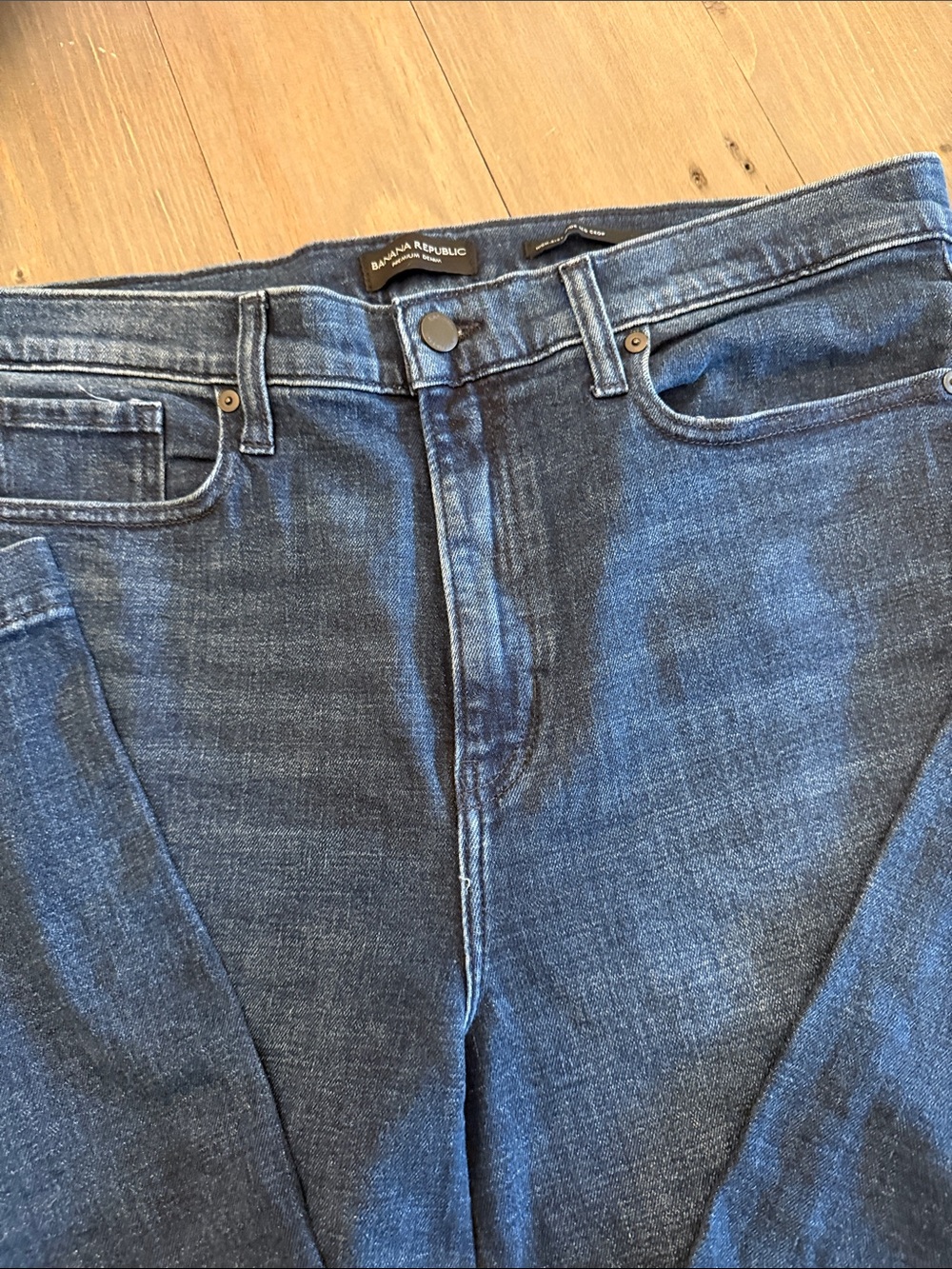 Banana Republic women’s high rise wide leg jeans- 32